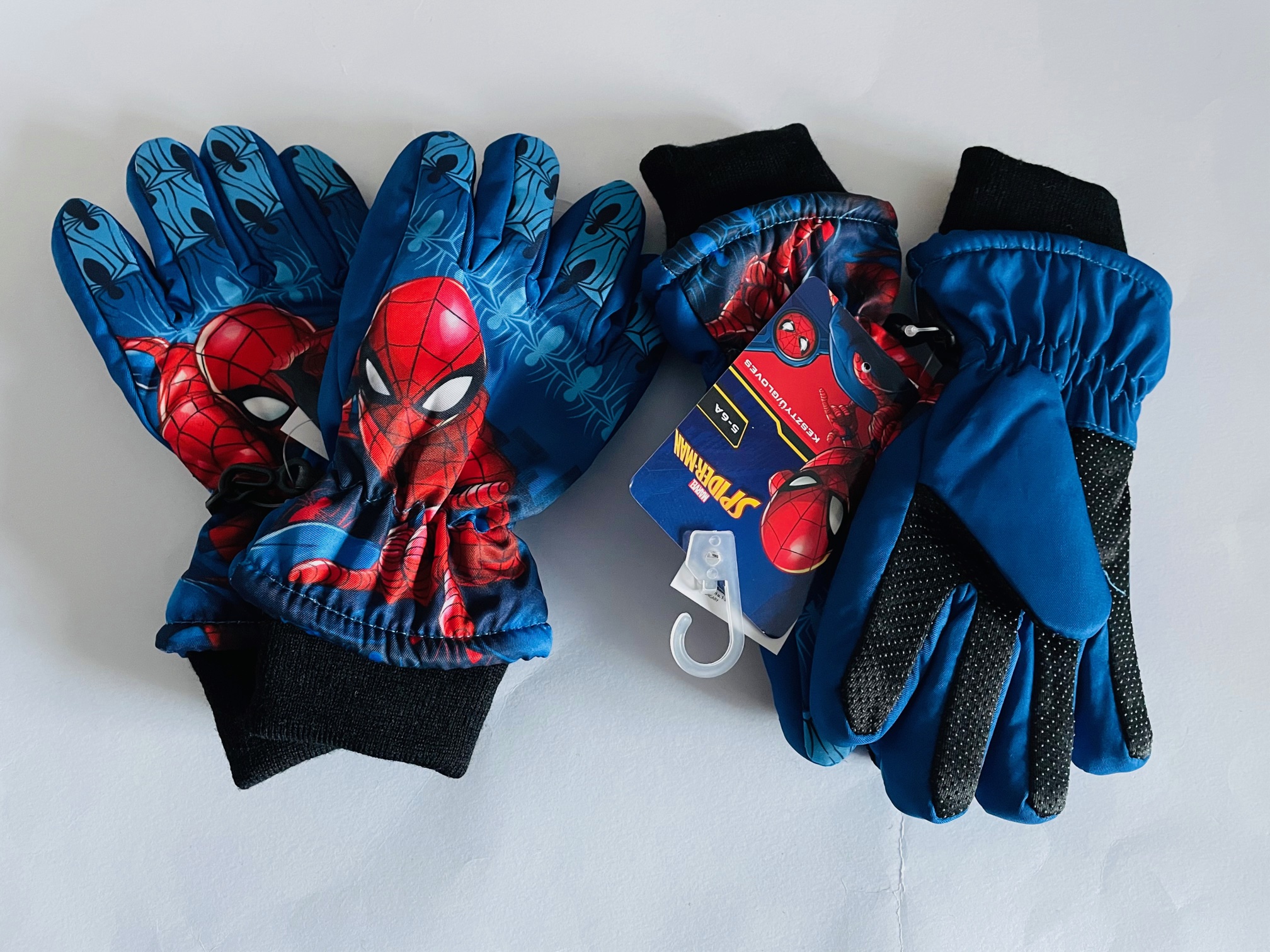 Zimní prstové rukavice Spiderman